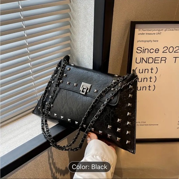 🆕 Classic Shoulder Bag Vintage Rivets - Turn-Lock Closure - Stylish Versatile - Picture 9 of 16